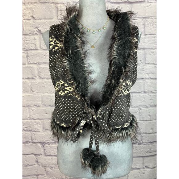 Vintage Y2K American Rag Nordic Style Fur-lined Cropped Vest - Picture 1 of 10
